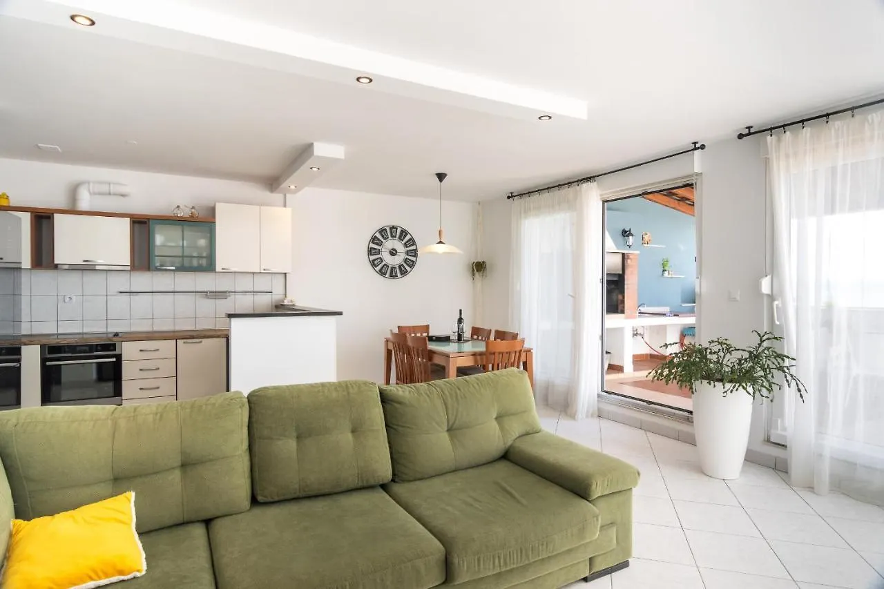 Apartment Horizon Split