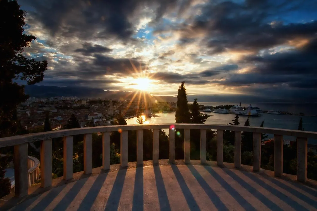 Apartment Horizon Split