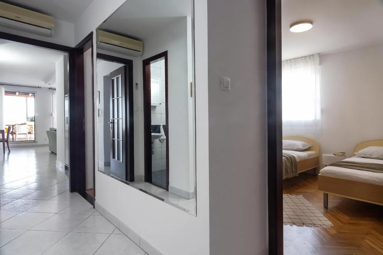 Apartment Horizon Split