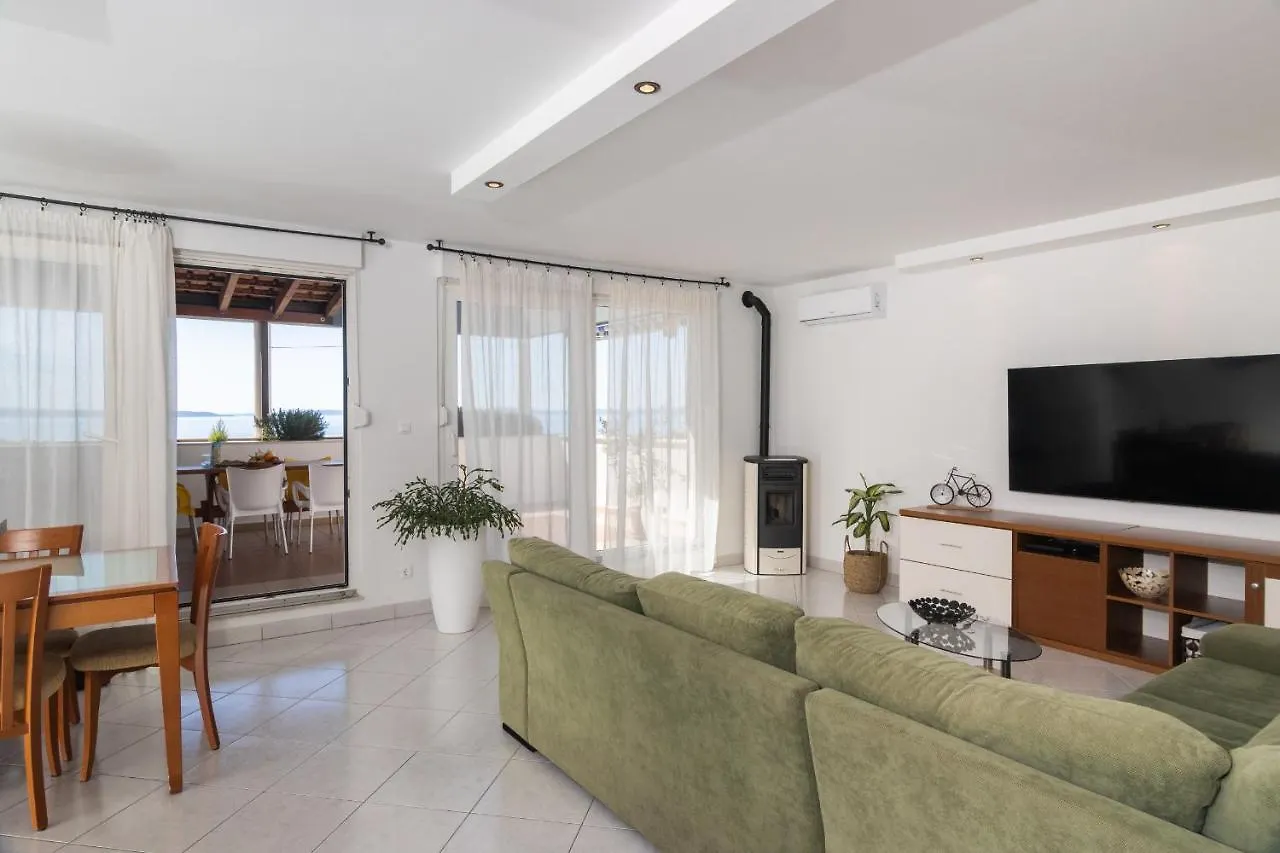 Apartment Horizon Split