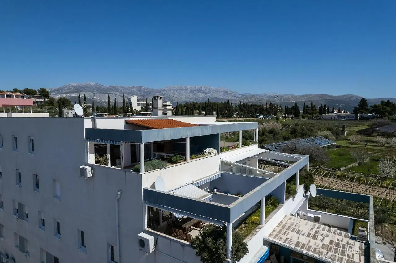 Apartment Horizon Split